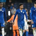 HLV Rosenior 'nổi điên' vì tình huống chạm tay gây tranh cãi, Chelsea mất trắng chiến thắng trước Leeds 1