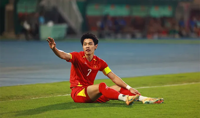 Đình Bắc sẽ bị treo giò trong 2 trận kế tiếp của ĐT Việt Nam - Ảnh: Ted Trần TV 