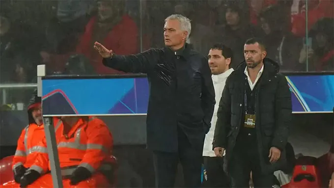 HLV Mourinho đang tái sinh tại Benfica