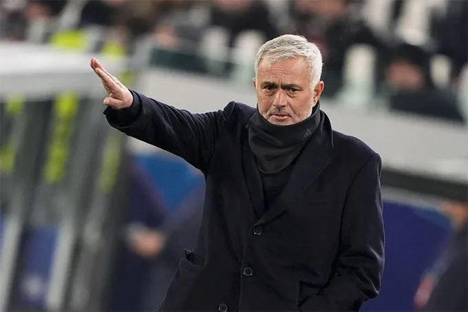 Mourinho đang biến mình thành một phiên bản hoàn toàn khác