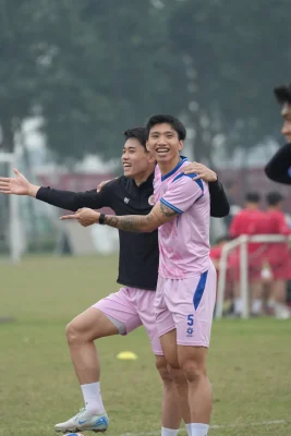 Văn Hậu Cười Tươi Trên Sân Tập CAHN, Xóa Tan Nỗi Lo Chấn Thương Trước Trận Đấu Lớn 1