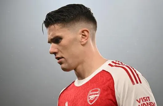 Mikel Arteta duoc khuyen nen loai bo Viktor Gyokeres.