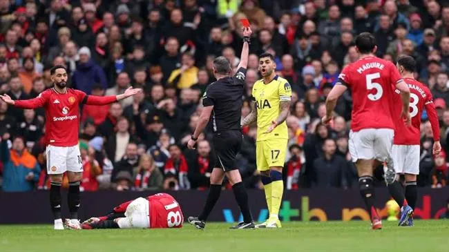 HLV Thomas Frank lên tiếng: 'Không bao giờ tước băng đội trưởng của Romero' 1