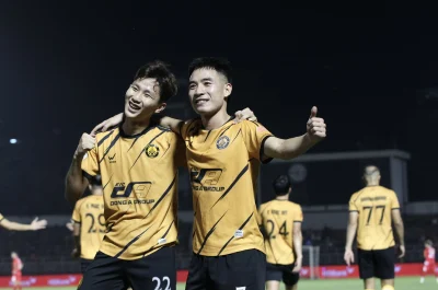 HLV Thanh Hóa gây sốc: 'Cầu thủ mệt thì cứ đi bộ, đừng cố!' 1