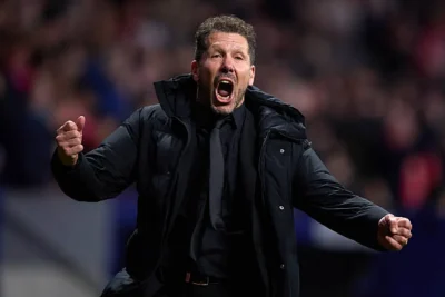 Simeone 'tra tấn' Yamal: HLV Atletico giơ 3 ngón tay chế nhạo, Barca thua đậm 0-3 1