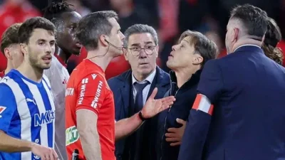 Sốc: HLV Sevilla bị cấm chỉ đạo 7 trận vì ẩu đả với trọng tài, Sevilla lâm nguy 1