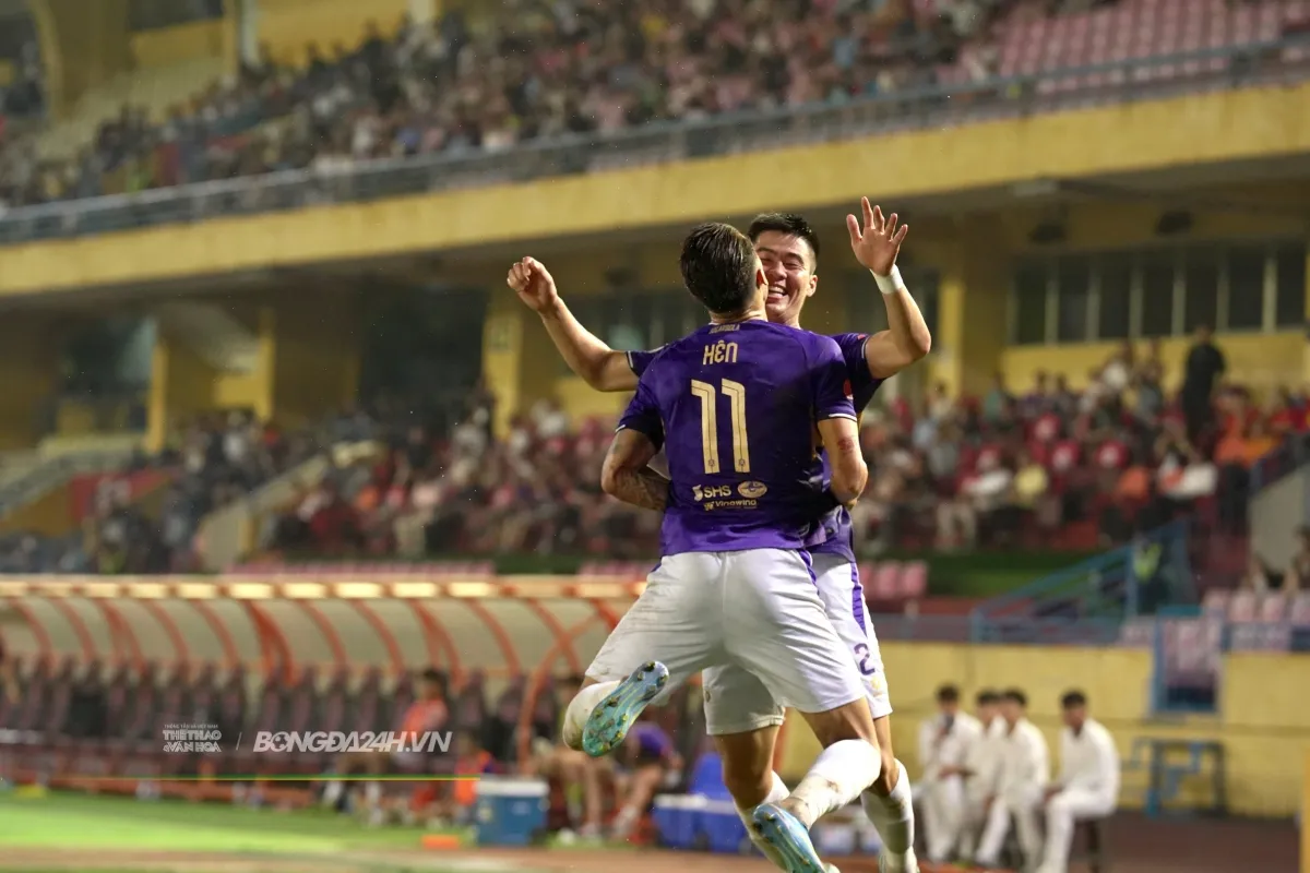 Hoàng Hên toả sáng trong ngày HLV Kim Sang Sik dự khán 4