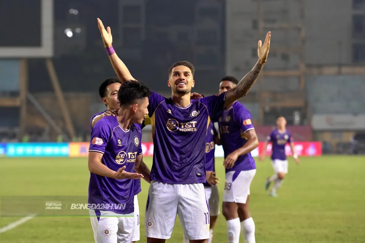 Hoàng Hên toả sáng trong ngày HLV Kim Sang Sik dự khán 5